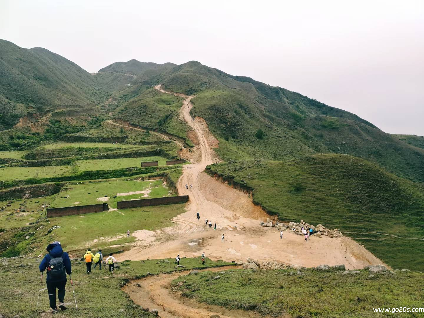 2025天露山杜鹃花海徒步攻略 | 清明踏青赏云海·高山草甸漫游