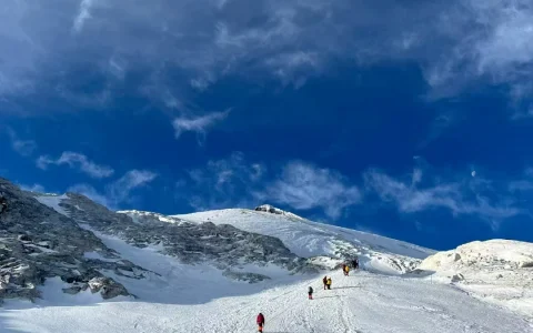 哈巴雪山5396米入门级雪山全攻略 | 人生第一座雪山挑战指南