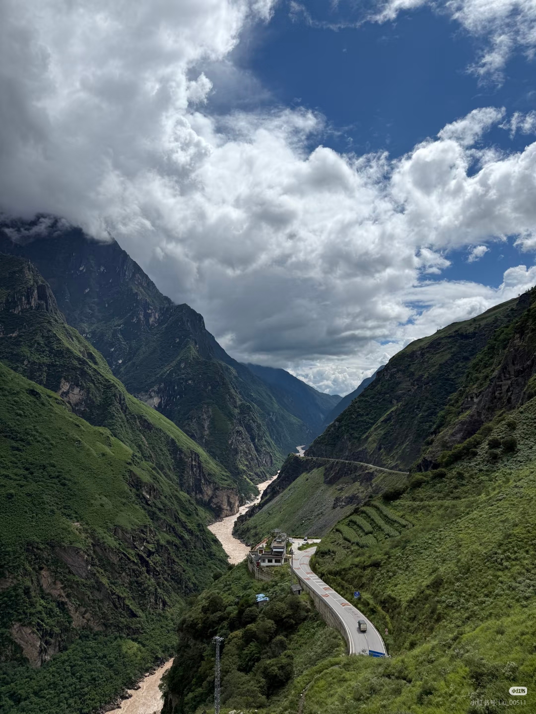 虎跳峡实景5